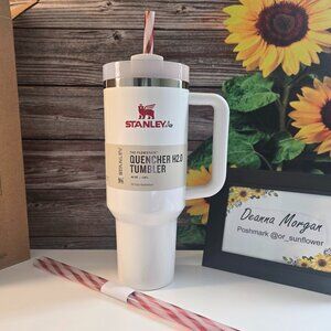 MISTLETOE TWIST - w/un-boxing photos - Stanley 40oz. Tumbler ❤️🤍🌻